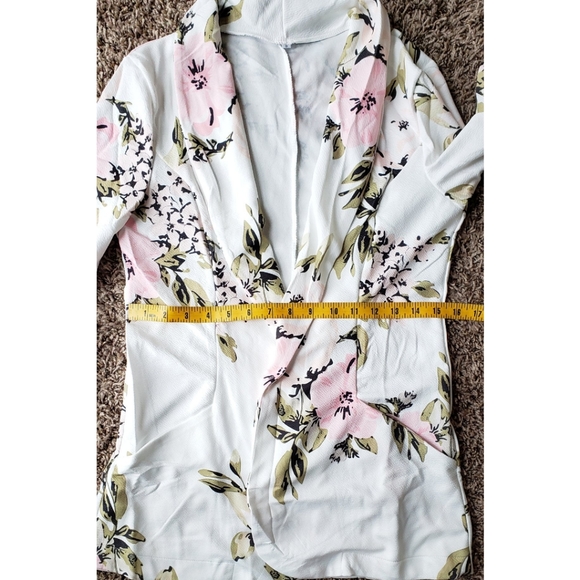 *HOST PICK* BRAND NEW Women's floral blazer SMALL - Picture 7 of 7